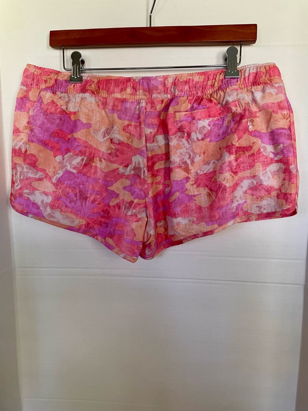 Salt Life Juniors/Women’s Pink Peach Camo Athletic Shorts Lounging - Picture 3 of 6